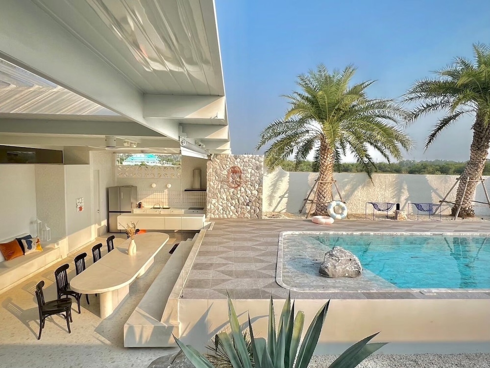 Palm Springs Villa Pranburi — 4-Star Luxury Hotel in Pran Buri, Thailand