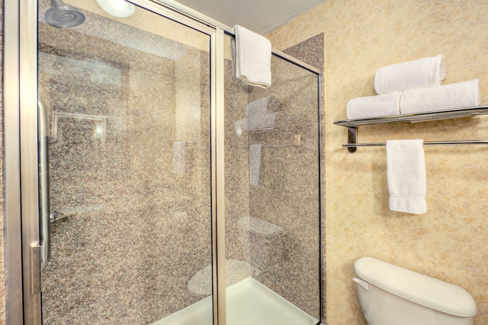 Holiday Inn Express & Suites Granbury by IHG - photo 12
