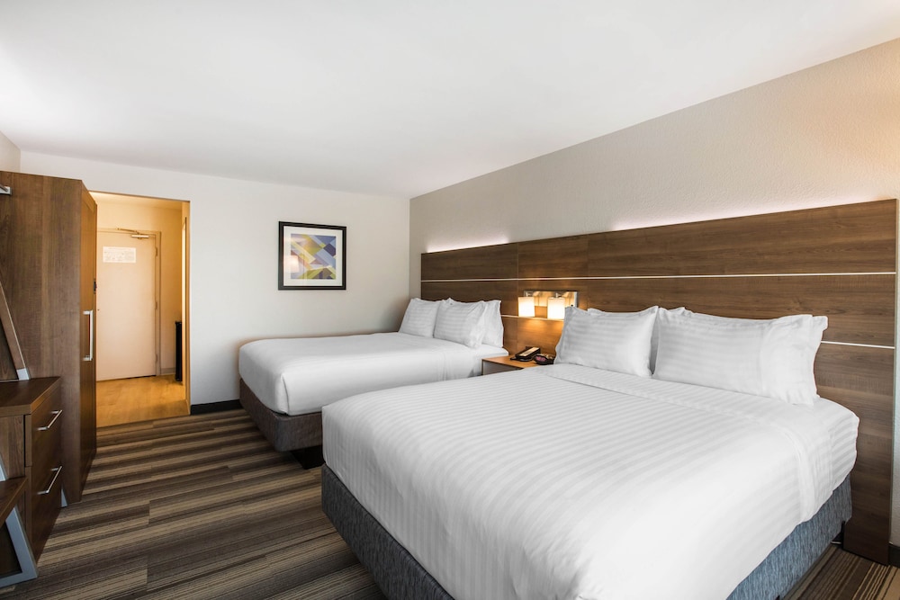 Holiday Inn Express & Suites Ludington by IHG - photo 4