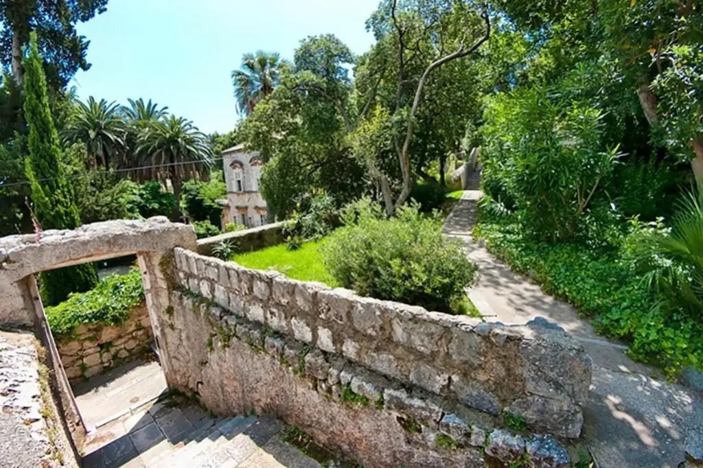 Comfortable Neda 58m2 next to beach&Old Town beautiful location
