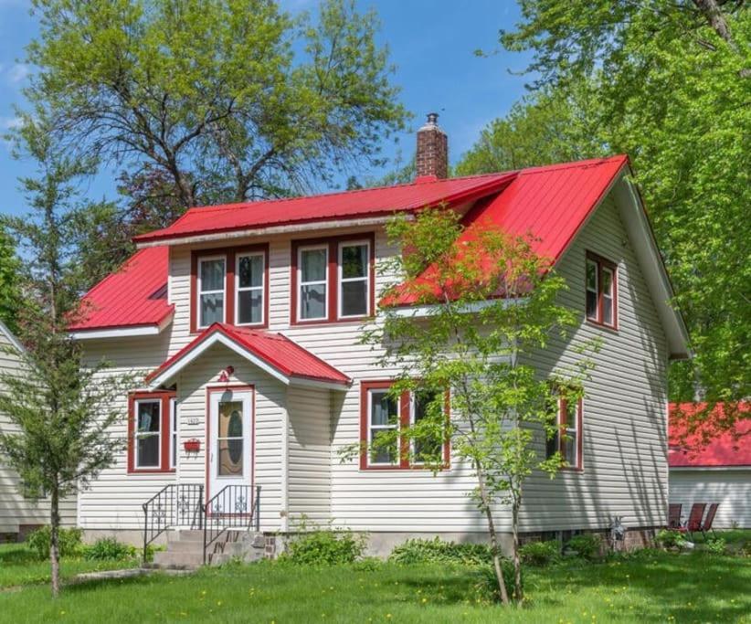 Glencoe freshly remodeled pets ok 4 bedrooms grill pet-friendly hotel Glencoe