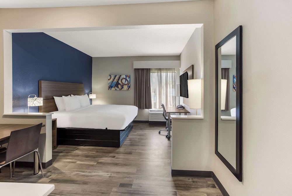 MainStay Suites Bourbonnais Kankakee - photo 12