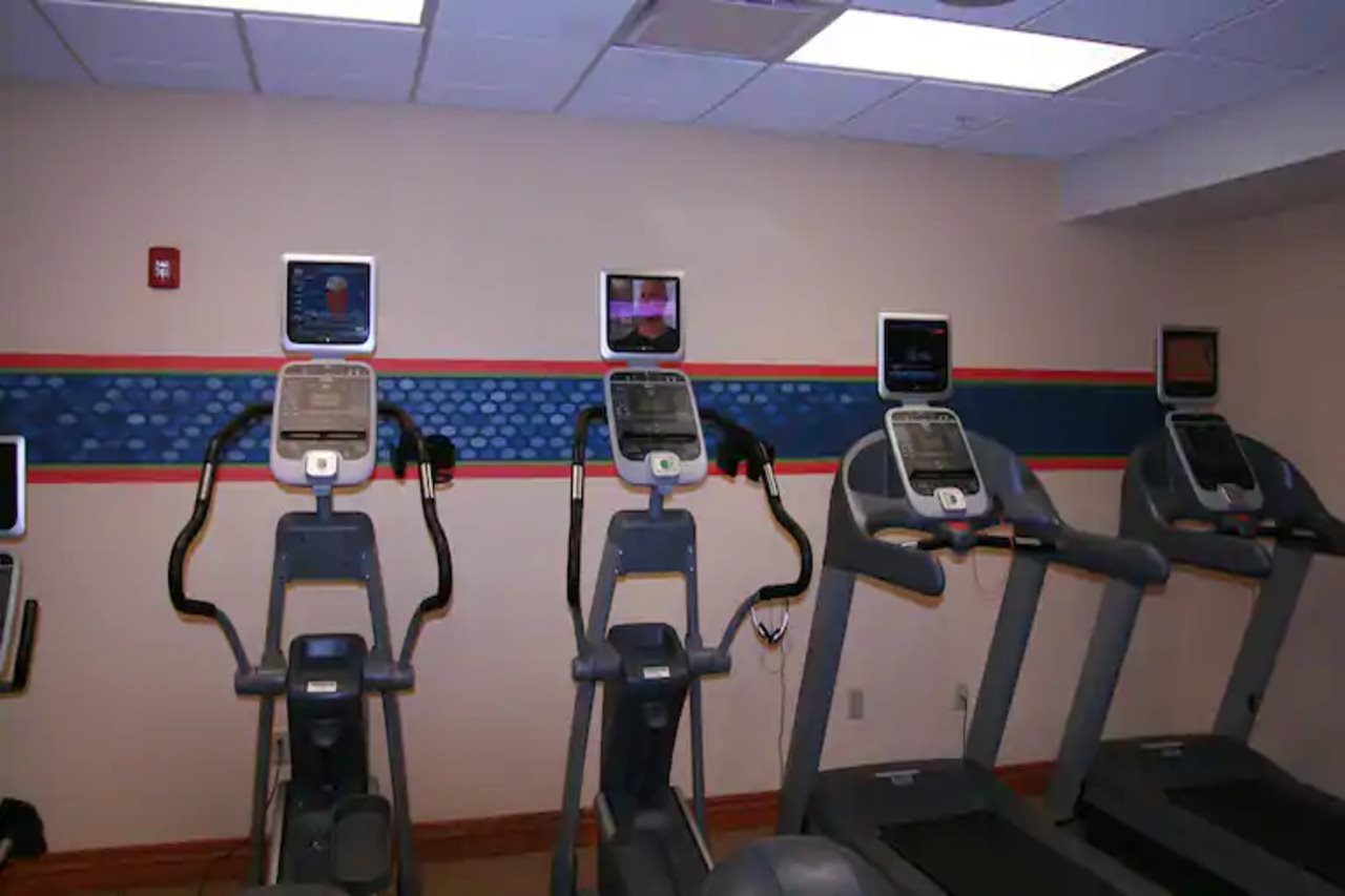 Hampton Inn Omaha West Lakeside - photo 8