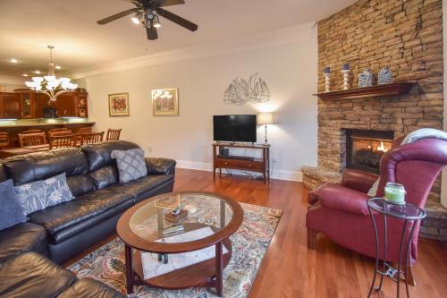 Lakeview Dreams — 4-Star Luxury Hotel in Young Harris, United States