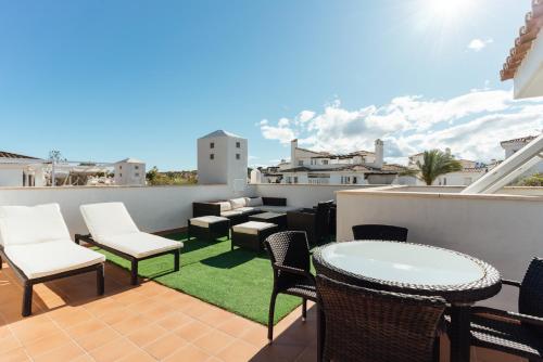 2bdr Penthouse Los Naranjos W Pool 2km P.Banus - last minute hotel in Marbella