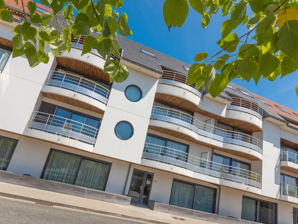 Apartment Paul's parklane with balcony by Interhome — 4-Star Luxury Hotel in Bredene, Belgium