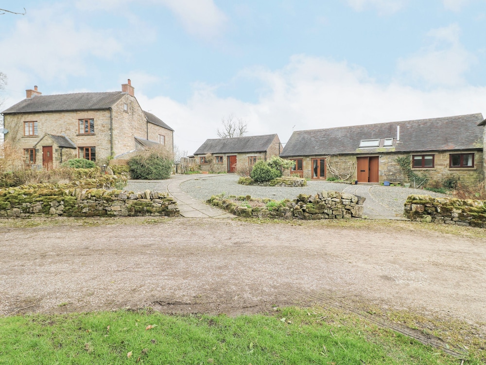 Dove Cottage — 4-Star Luxury Hotel in Leek, United Kingdom