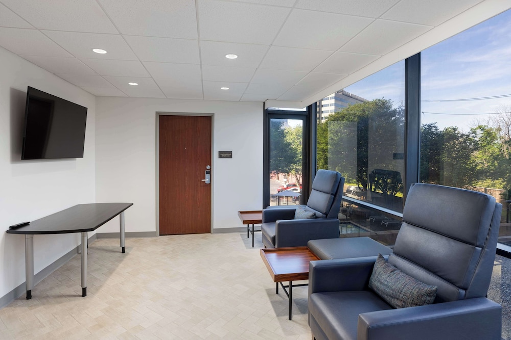 DoubleTree by Hilton Houston Medical Center Hotel & Suites - photo 50