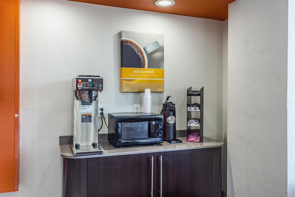 Motel 6 - photo 23