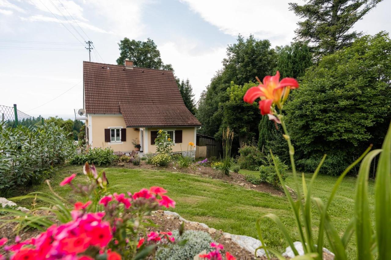 Ferienhaus Mitzi - carbon neutral hotel in Floing
