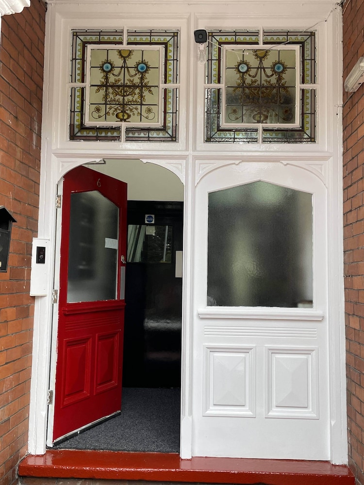 Isuites — hotel in Newcastle Under Lyme