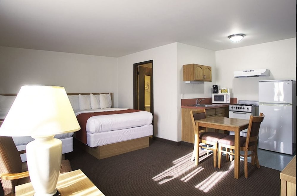 Aladdin Inn & Suites - photo 16
