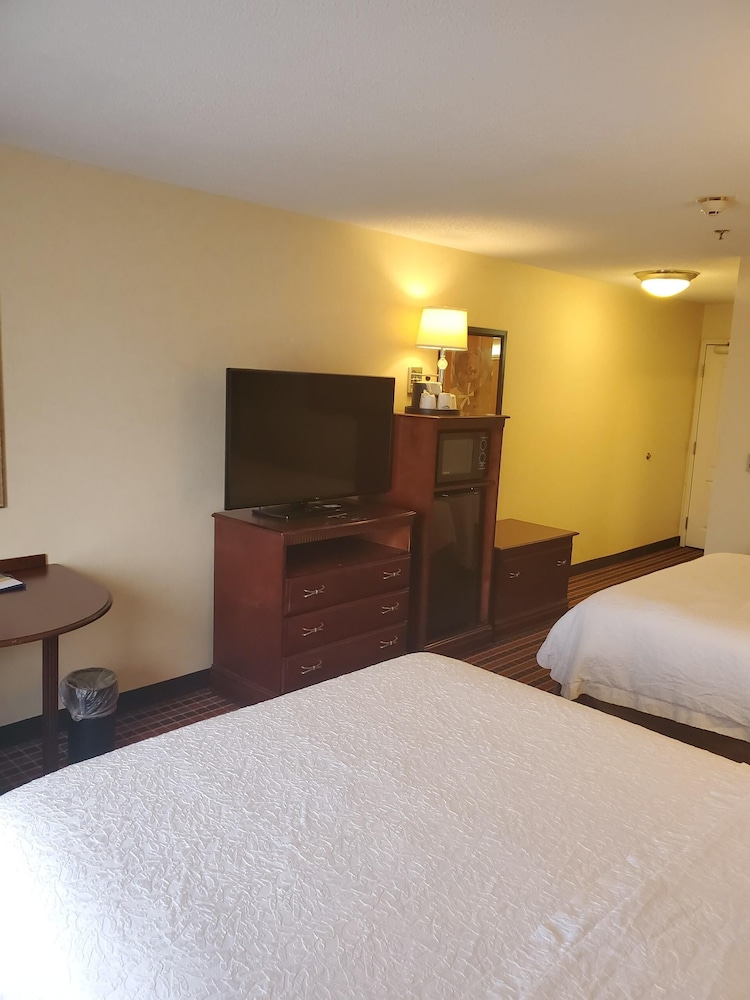 Hampton Inn & Suites Dayton Airport - photo 27
