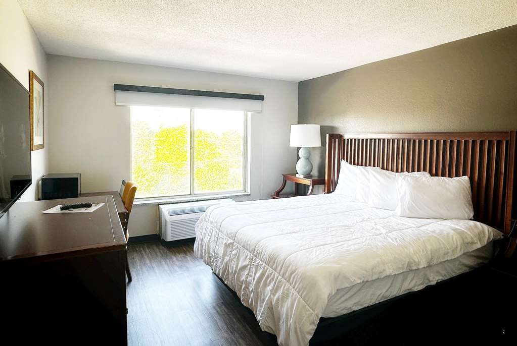 Baymont Inn and Suites by Wyndham Columbus Near OSU - photo 26