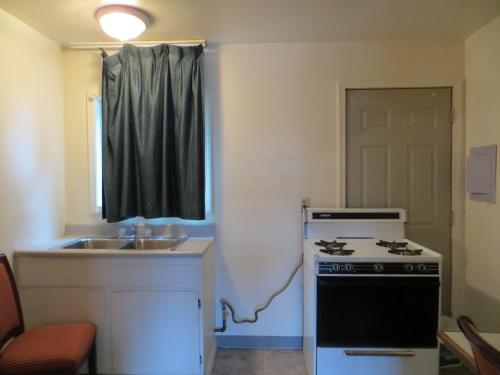 Madison Suites Motel - photo 4