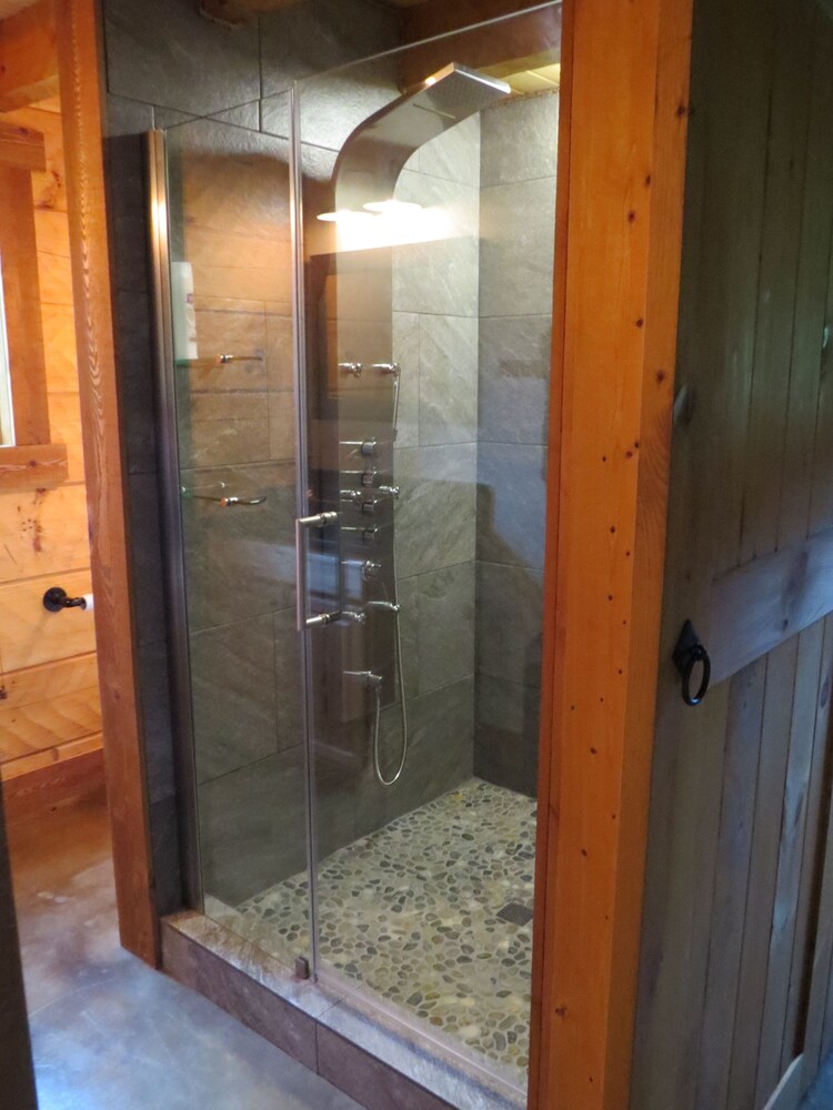 Southern Comfort Lakeside Cabin Resort - photo 44