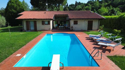Villa Paradiso by Bookinggardalake — 4-Star Luxury Hotel in San Felice Del Benaco, Italy