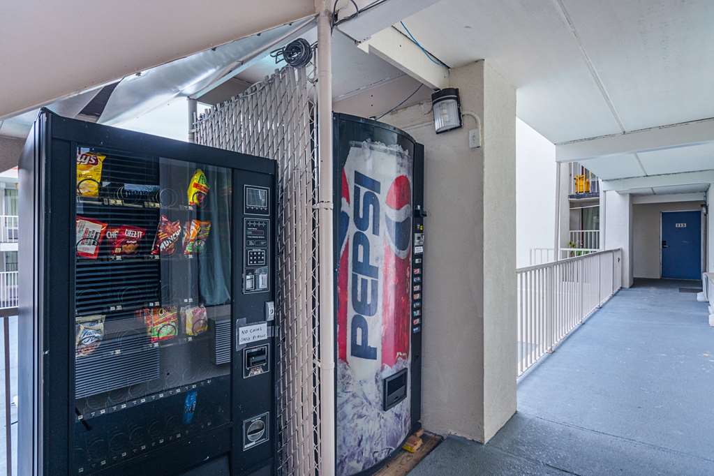 Motel 6 Cleveland TX - photo 29