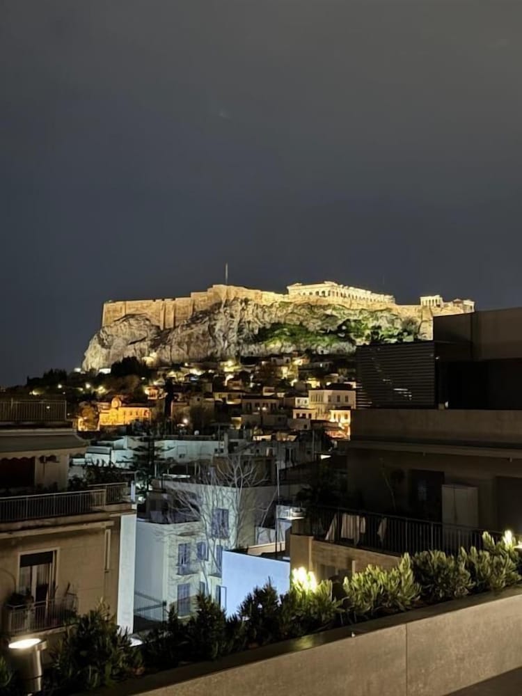 Noos Acropolis - carbon neutral hotel in Athens