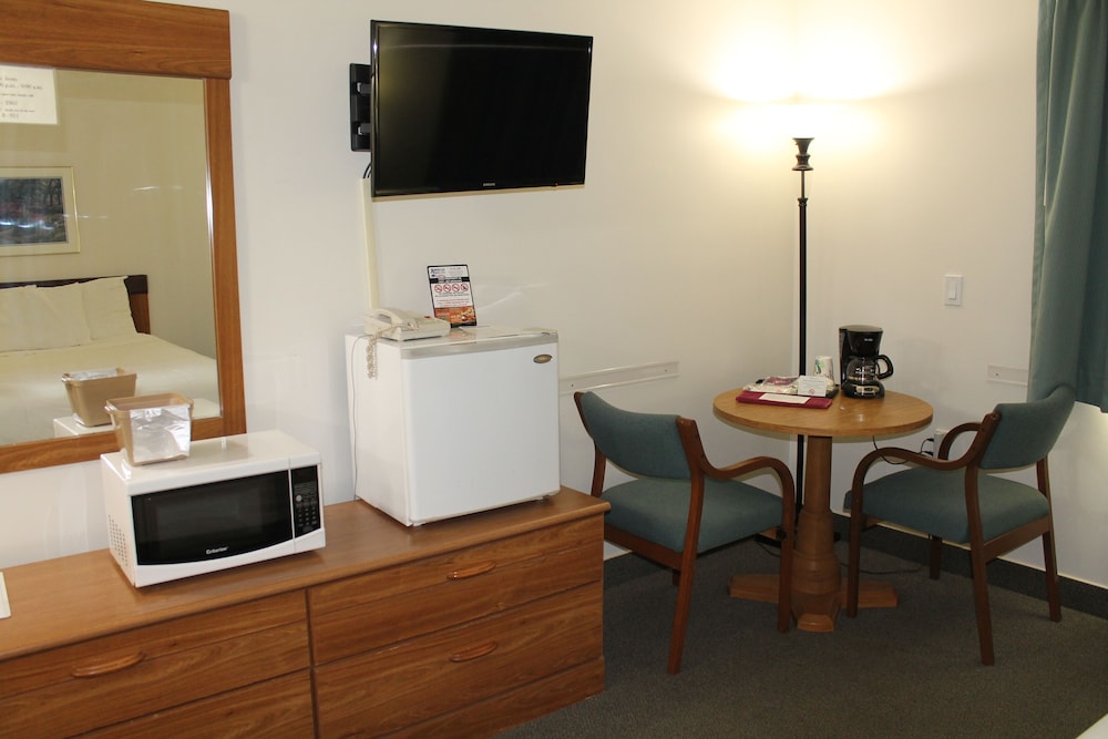 American Host Inn - photo 7