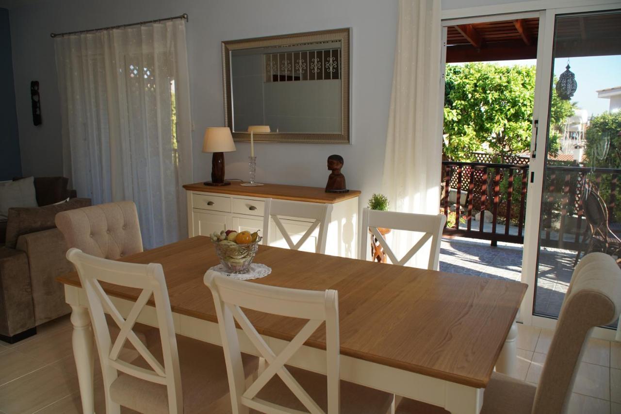 Villa Alicia with Priv Pool Beautiful Garden And Shady Veranda 5 Min To the Beach