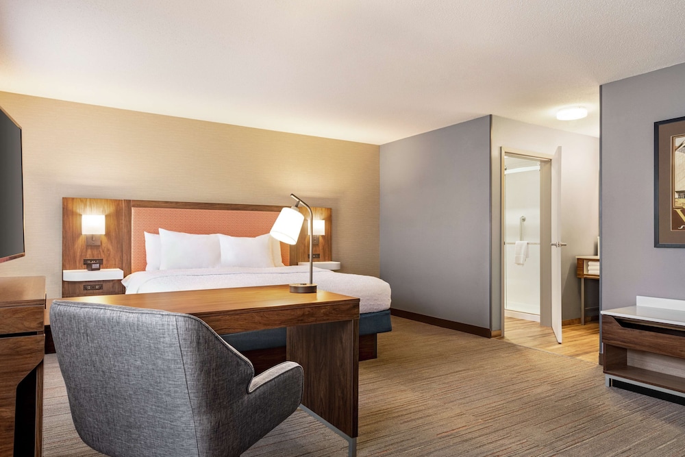 Hampton Inn & Suites Valparaiso - photo 16
