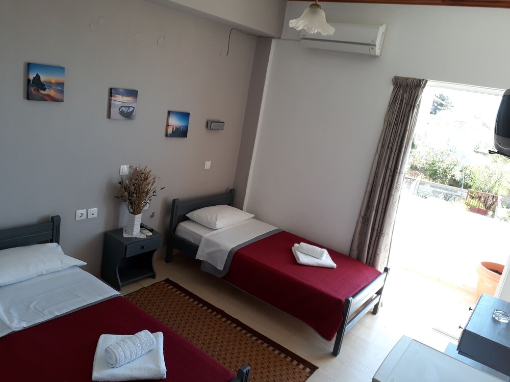 Hotel Diros Restaurant in Mavrovouni, Greece