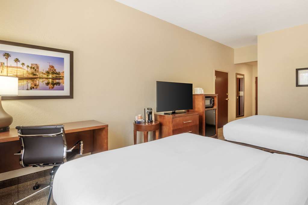 Comfort Inn & Suites Northeast Gateway - photo 9
