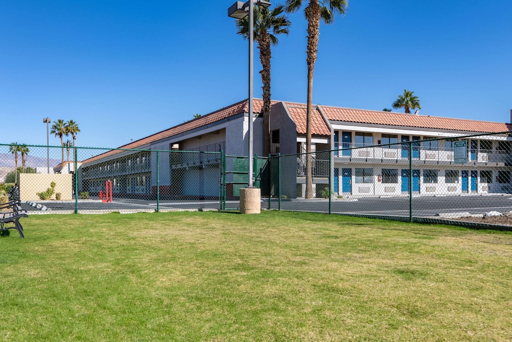 Rodeway Inn & Suites Thousand Palms Rancho Mirage - photo 43