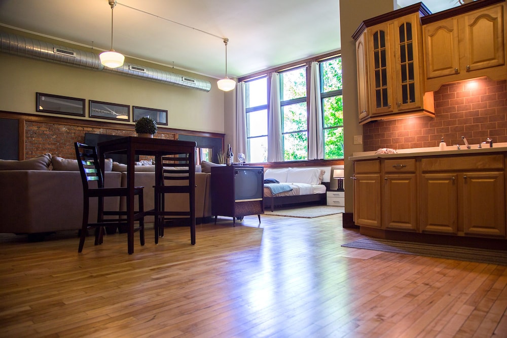 School 31 Lofts at Colors Studios - photo 103