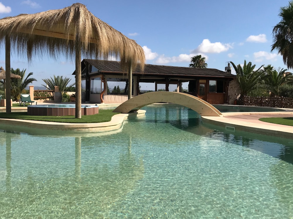 Agroturismo Es Gallicant - carbon neutral hotel in Campos