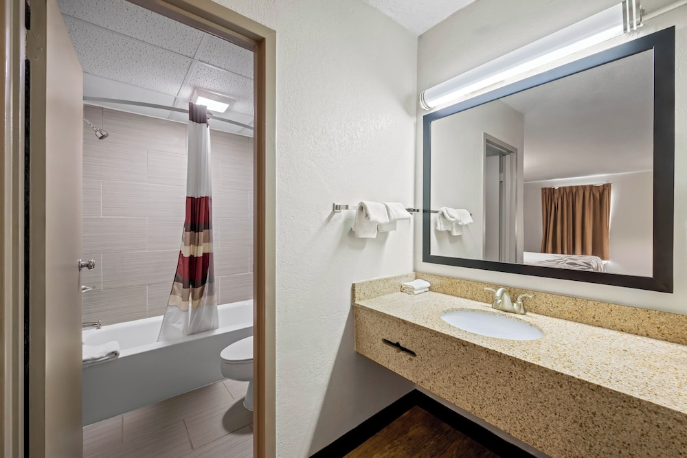 Red Roof Inn Abingdon - photo 14