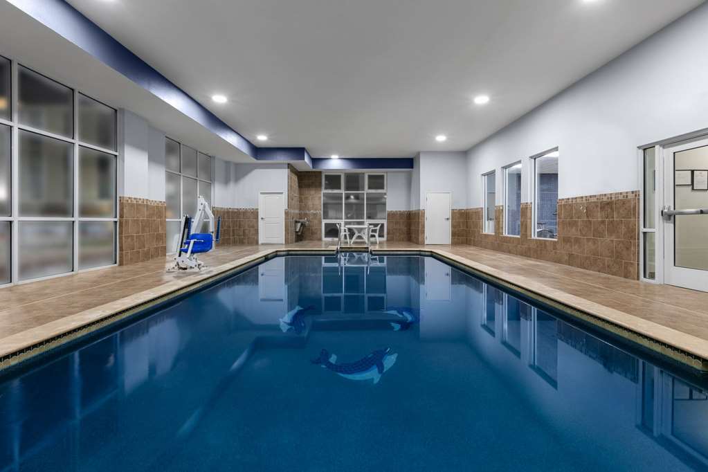 La Quinta Inn & Suites by Wyndham Ft. Worth Burleson - photo 20