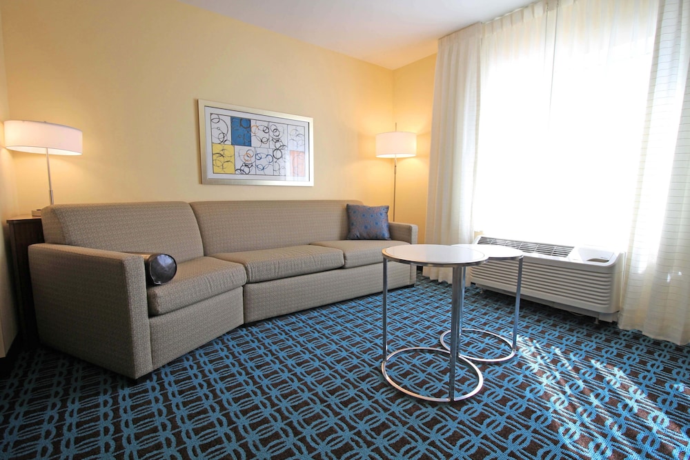 Fairfield Inn & Suites by Marriott London - photo 18