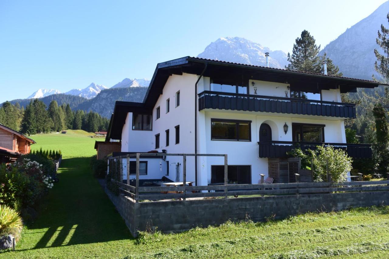 Appartement Liesl Ruim 4 Pers. Appartement Met Eigen Tuin — 4-Star Luxury Hotel in Ehrwald, Austria