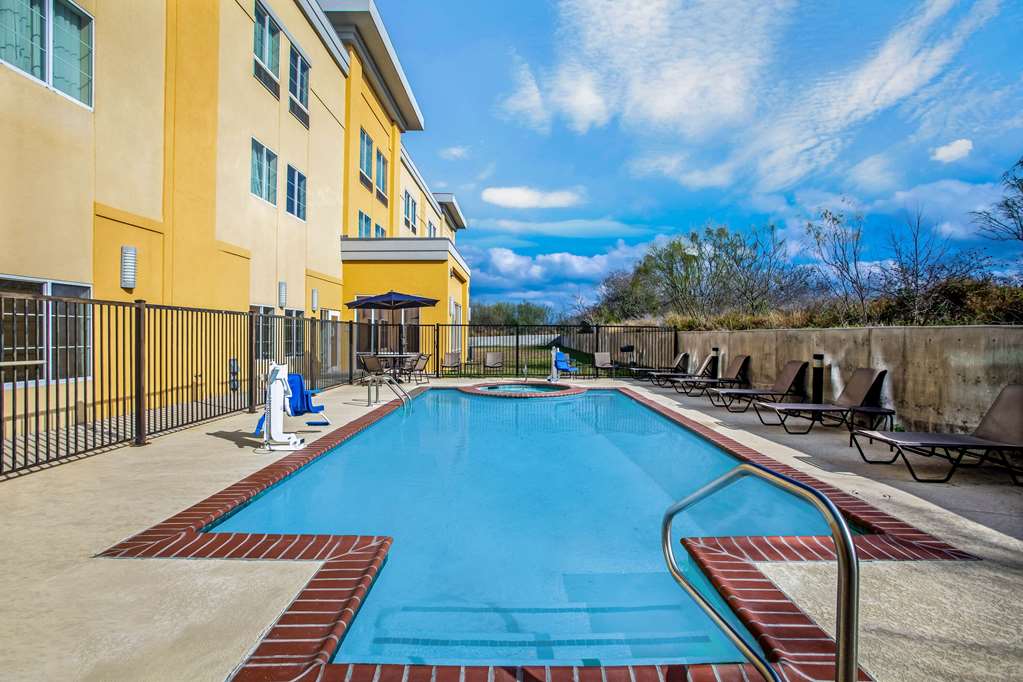La Quinta Inn & Suites by Wyndham Karnes City Kenedy - photo 15