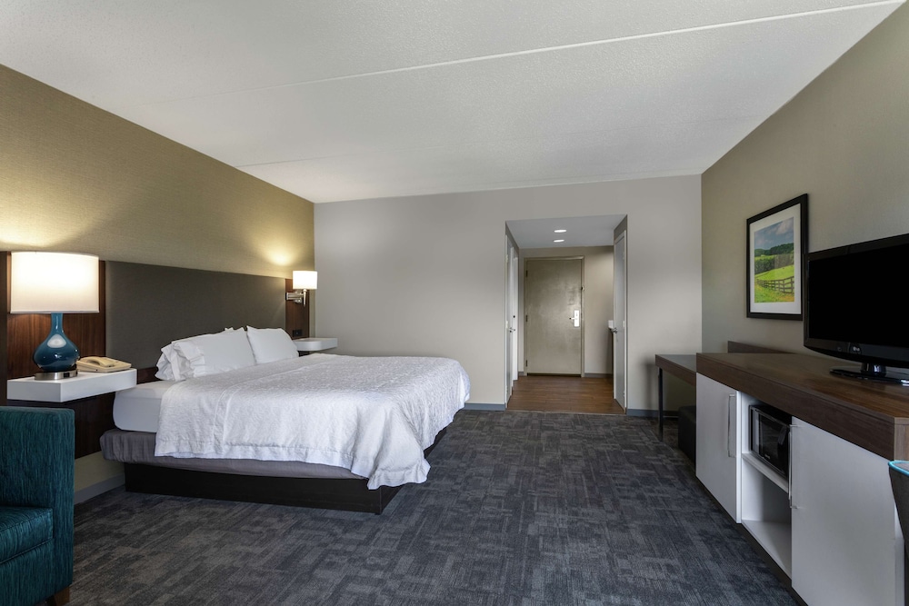 Hampton Inn Bedford - photo 18