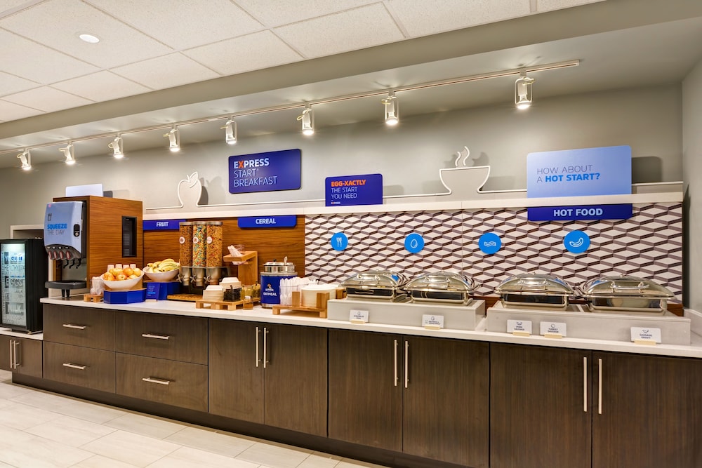 Holiday Inn Express & Suites New Berlin by IHG - photo 33