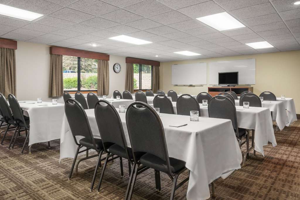 AmericInn by Wyndham Lake City - photo 8