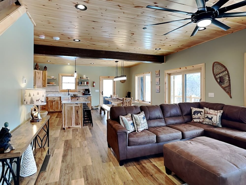 Big and Boulder — 4-Star Luxury Hotel in Mchenry, United States