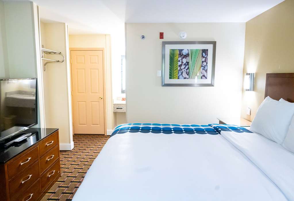 Days Inn By Wyndham College Park Atlanta Airport South - photo 20