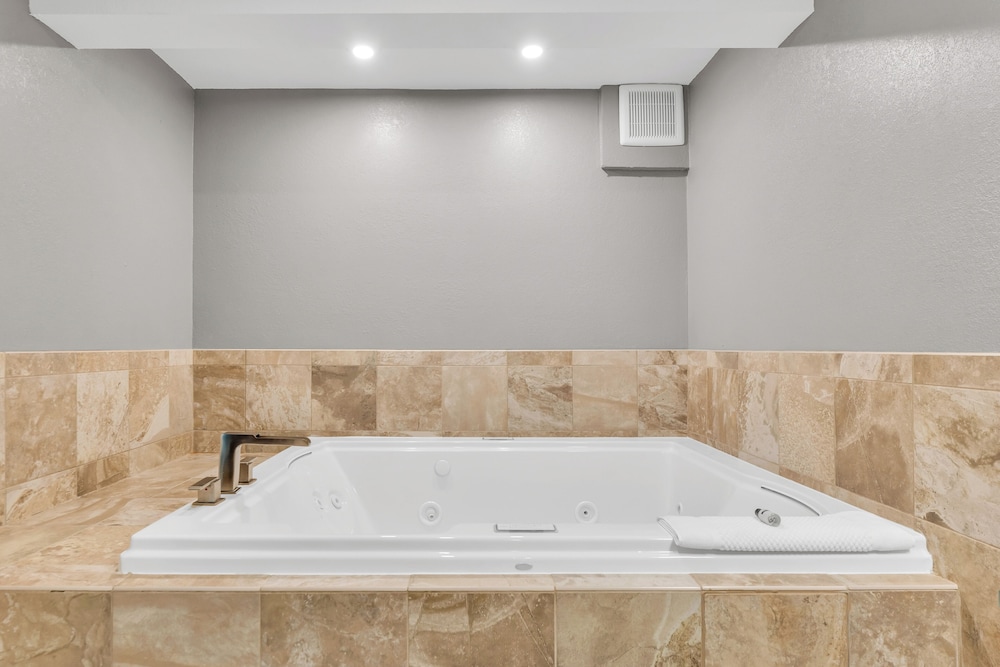Eastlake Suites Hotel & Conference Center By OYO Urbana - photo 76