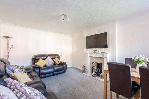 14 Acomb Wood Drive Peaceful 2 Bed Home in York with Free Parking Pass the Keys — 4-Star Luxury Hotel in York, United Kingdom