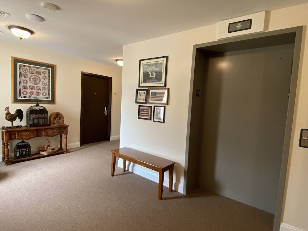 Country Inn of Hazlet - photo 9