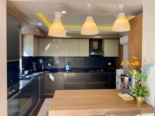 Villa Annabèll1 with Swimming pool and Jacuzzi 3 floors — 4-Star Luxury Hotel in Belek, Turkey