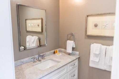 The East Island Reserve Hotel - photo 68
