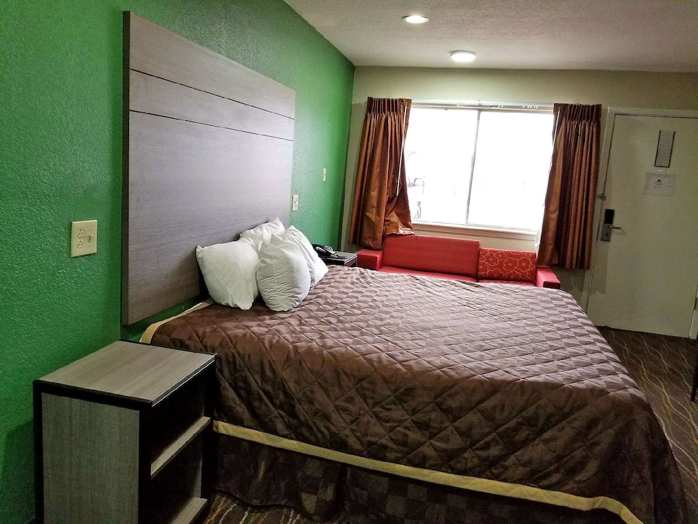 Americas Best Value Inn Alexandria - photo 12