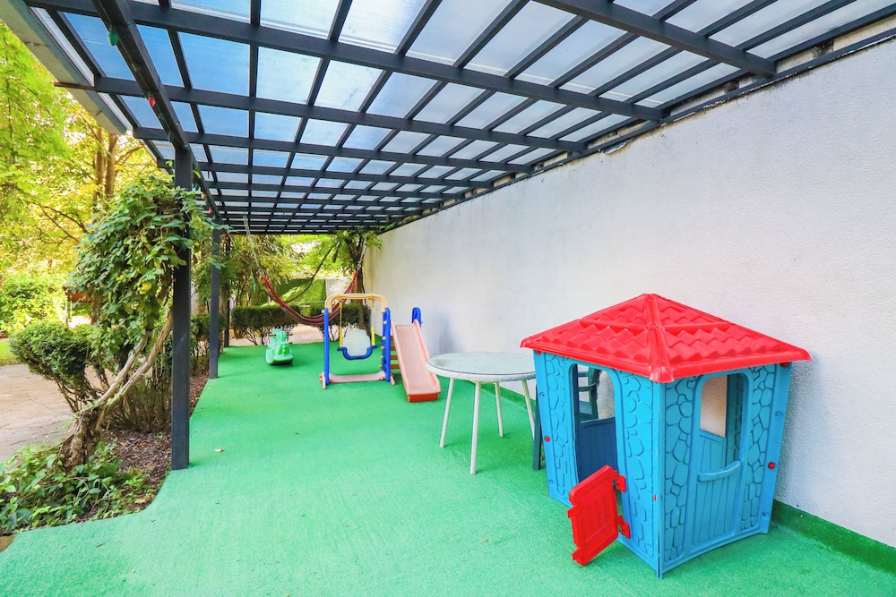 Children's play area - outdoor
