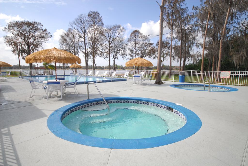 Howard Johnson by Wyndham Lake Front Park Kissimmee - photo 7