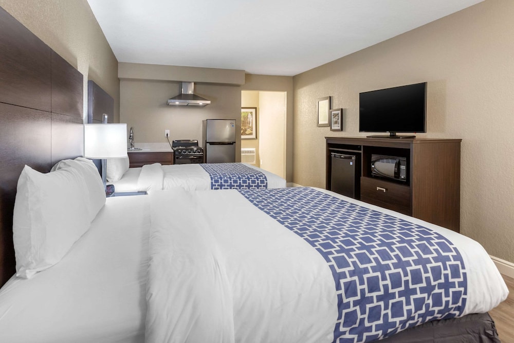 Rodeway Inn & Suites Ontario - photo 14